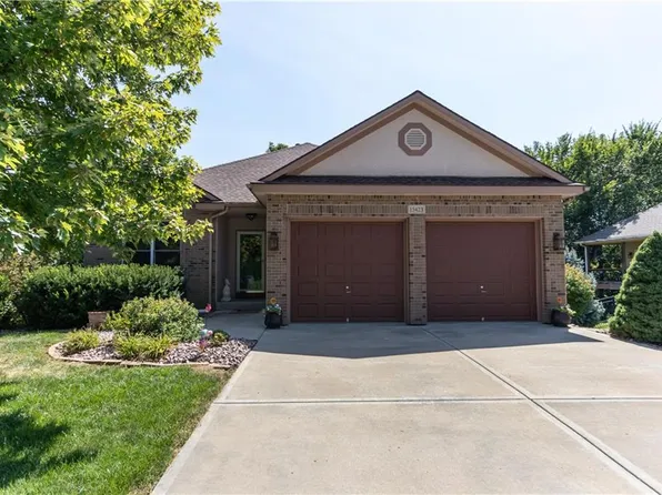 15423 Crimson St, Basehor, KS 66007