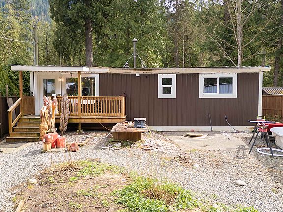 2nd image of 19452 Silver Skagit Rd