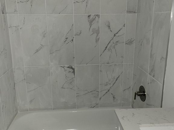 4th image of 9602 Greenwood Ave #2E