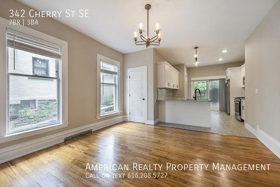 7 bed, 2.5 bath, 2400 sqft, $4,200 — Photo 4