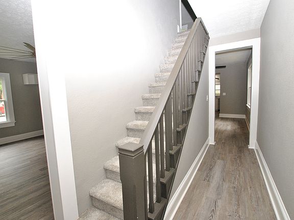 5th image of 389 N Lincoln St
