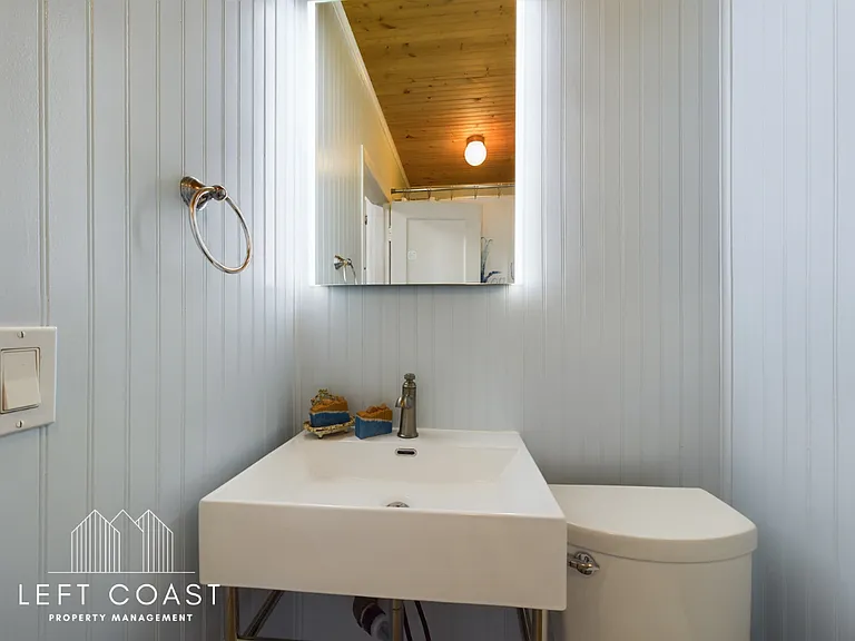 1033 NW Inlet Ave — Photo 31