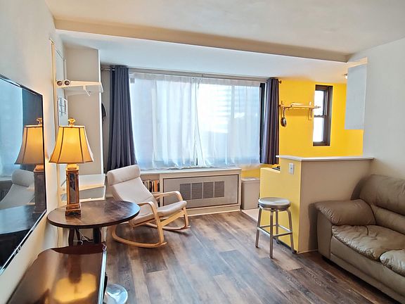 3rd image of 1021 Arlington Blvd APT 614