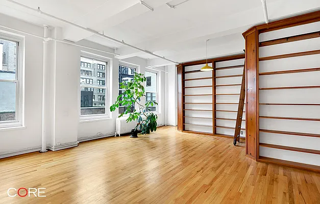 Rented by CORE | media 11