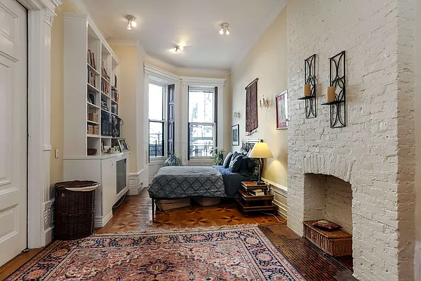 Rented by AAU Real Estate Advisors | media 26