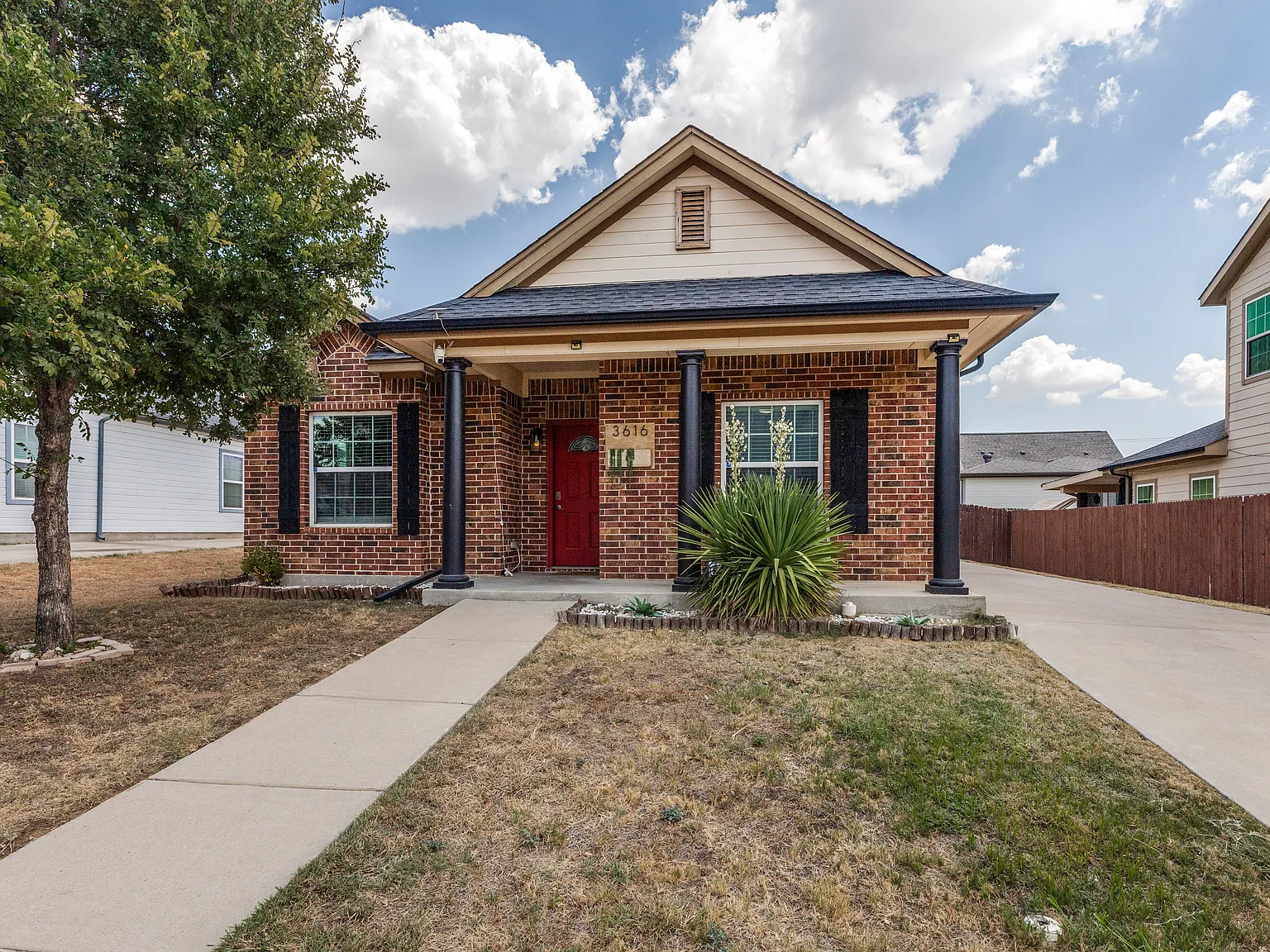 3 bed, 1443 sqft, $2,300 — Photo 2
