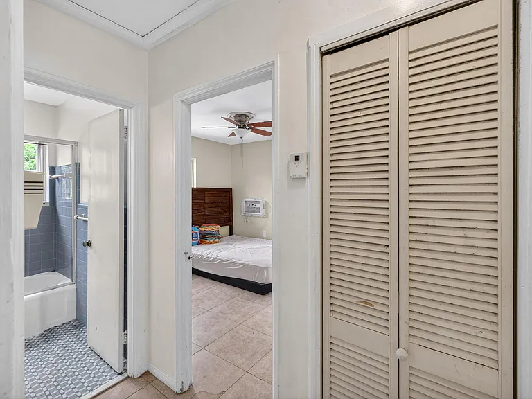 841 SW 18th Ct — Photo 30