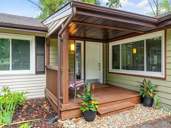 220 Newton Pl, Ballwin, MO 63021