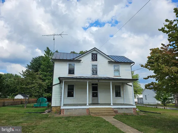 14 E Loudoun St, Round Hill, VA 20141