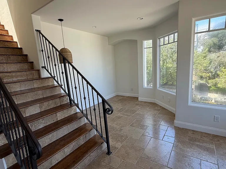 725 Laine St — Photo 6