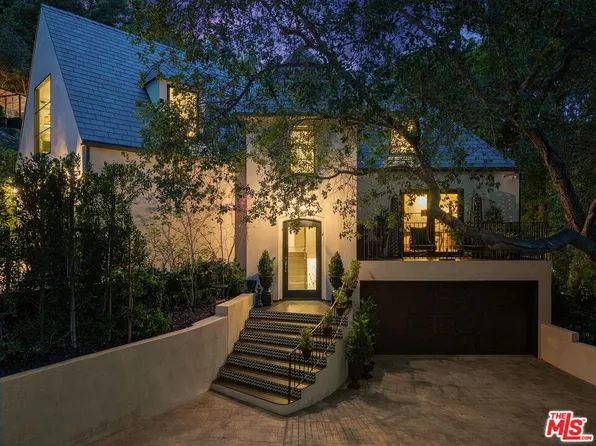 943 Moraga Dr, Los Angeles, CA 90049