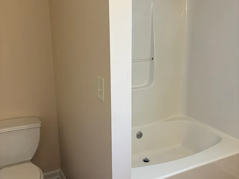 214 Bainbridge Cir — Photo 17