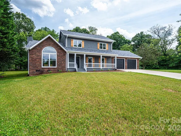 1882 Freedson Dr, Hickory, NC 28602