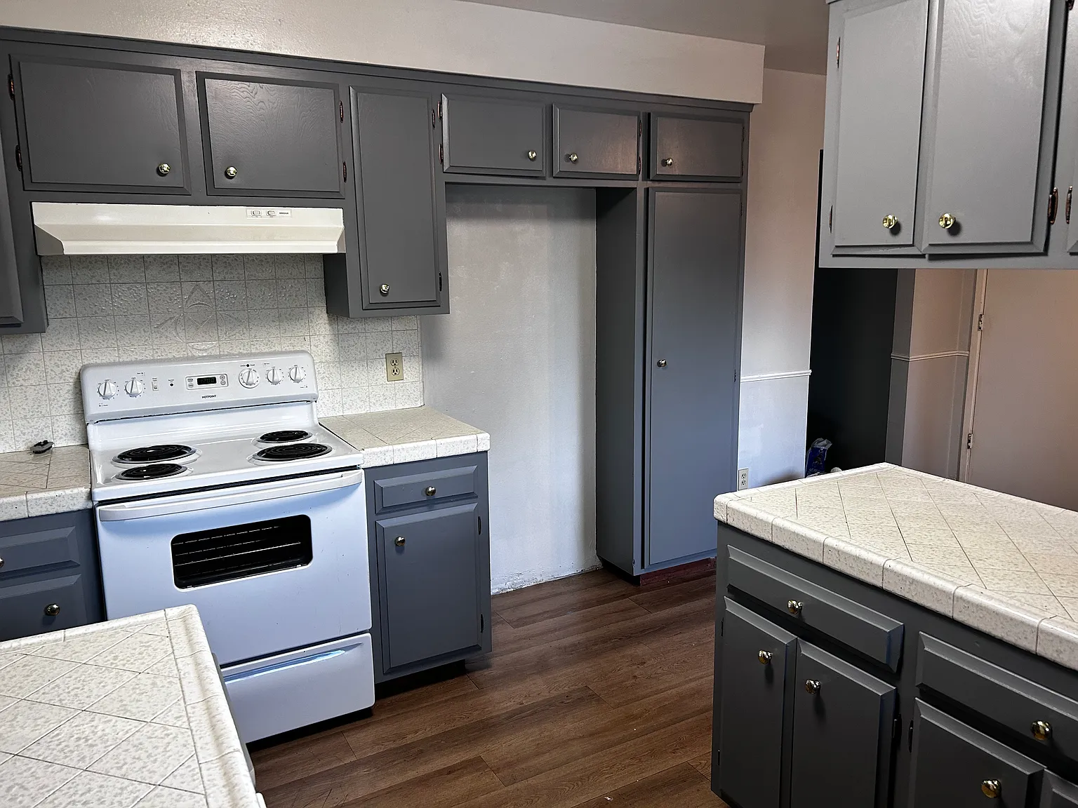 2 bed, 1300 sqft, $2,295 — Photo 2