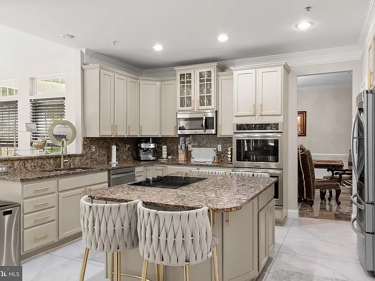 7202 Exbury Ct — Photo 12