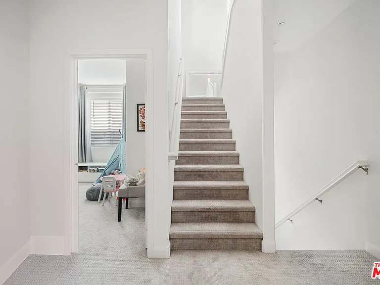 592 E Imperial Ave — Photo 28