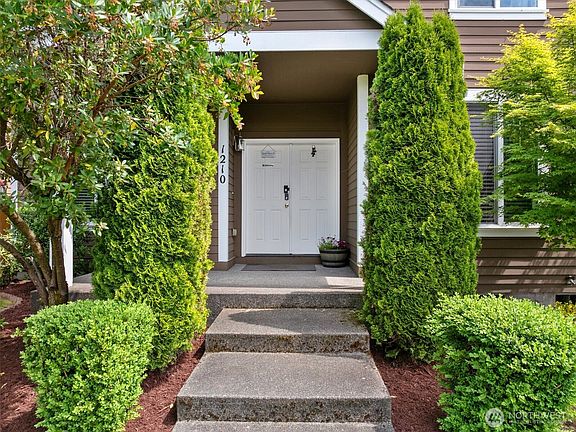 3rd image of 1210 Blue Jay Avenue SW