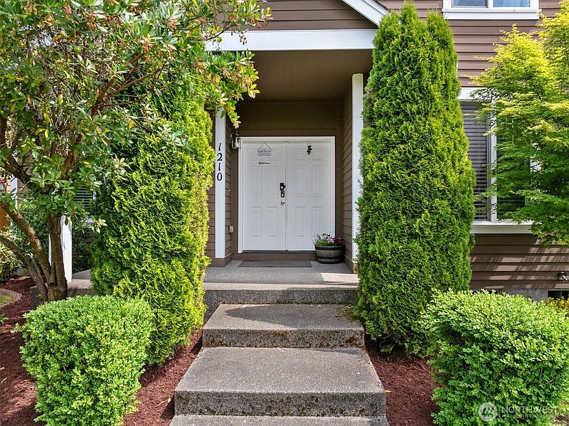3rd image of 1210 Blue Jay Avenue SW