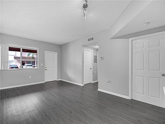 4th image of 102-8021 Lake Dr #102
