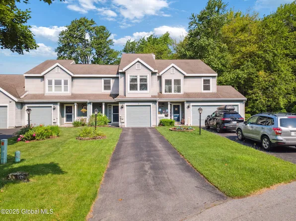 3 Washington Lane, Halfmoon, NY 12065