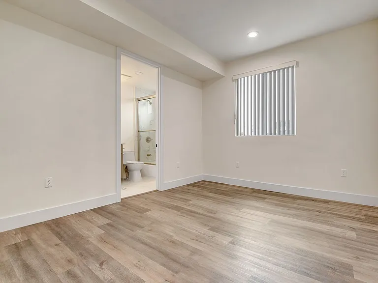 11619 Ayres Ave — Photo 18