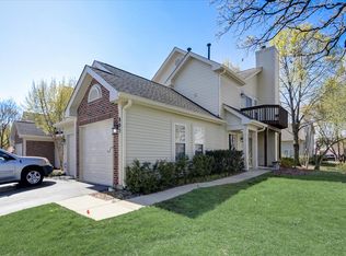 805 N Shady Oaks Dr, Elgin, IL 60120