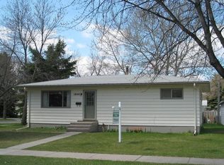 1906 S 17th St, Grand Forks, ND 58201