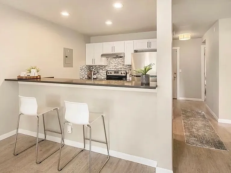 17431 Ambaum Blvd S #B-13 — Photo 1