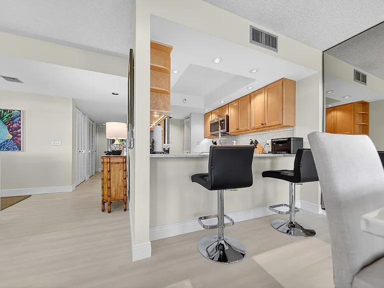 218 NE Edgewater Dr — Photo 26