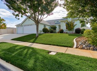 1052 Sunriver Ln, Redding, CA 96001