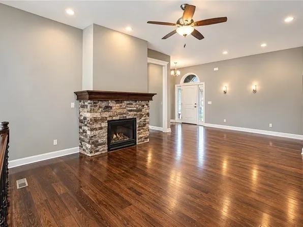21647 W 177th Ter, Olathe, KS 66062