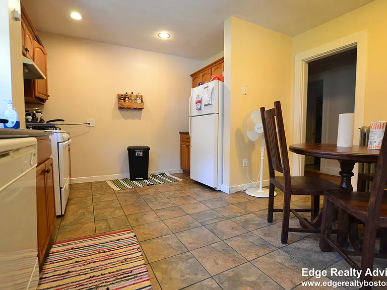 289 Foster St #1 — Photo 9