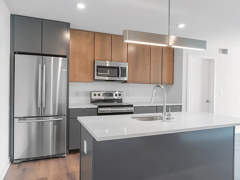 Graduate Pointe — Photo 26