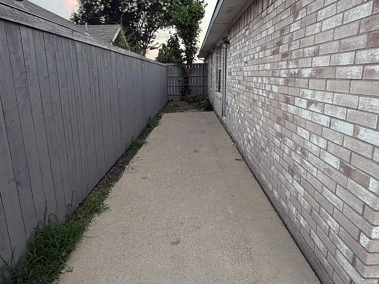 1637 Yellowstone Ave — Photo 32