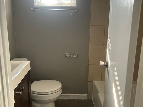4th image of 1044 Forest Ct APT 13