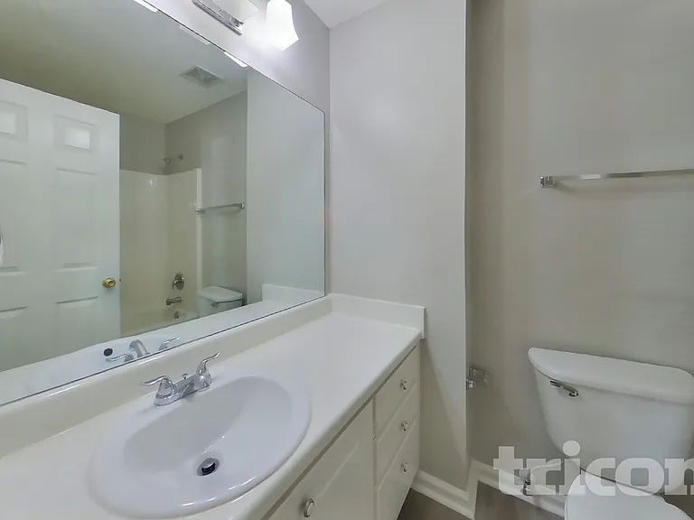1303 N Hampton Dr — Photo 13