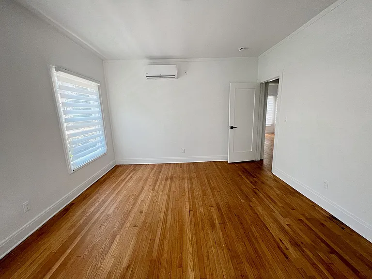 552 S Oakland Ave — Photo 7