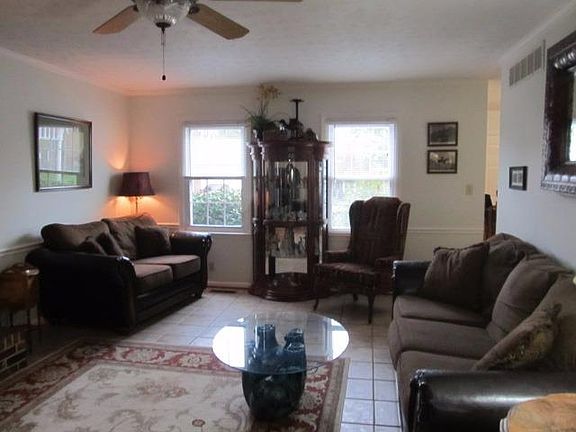 4th image of 304 Ashby Ct