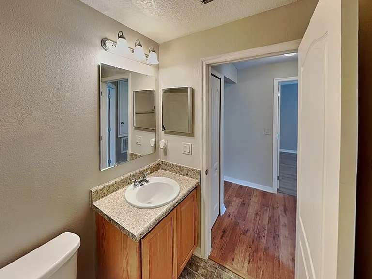 1043 Bethpage Rd — Photo 14