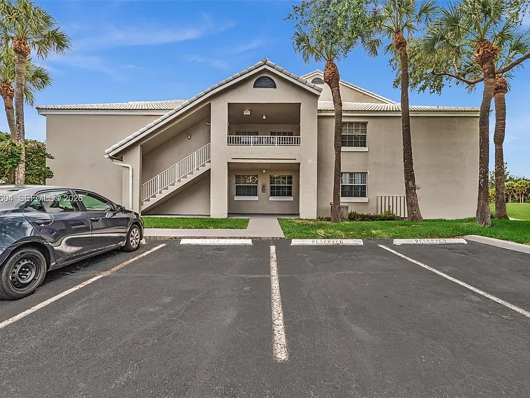 2851 N Oakland Forest Dr #111 — Photo 64