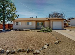 5700 Avenida La Mirada NW, Albuquerque, NM 87114