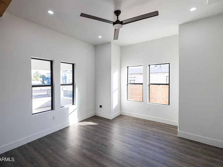 326 N 17th Dr — Photo 130