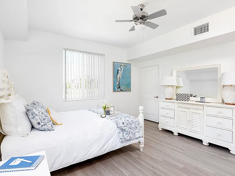 Quantum Lake Villas Apartments — Photo 9