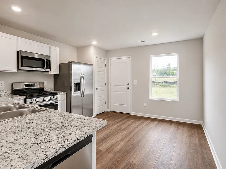 817 Ashford Dr — Photo 8
