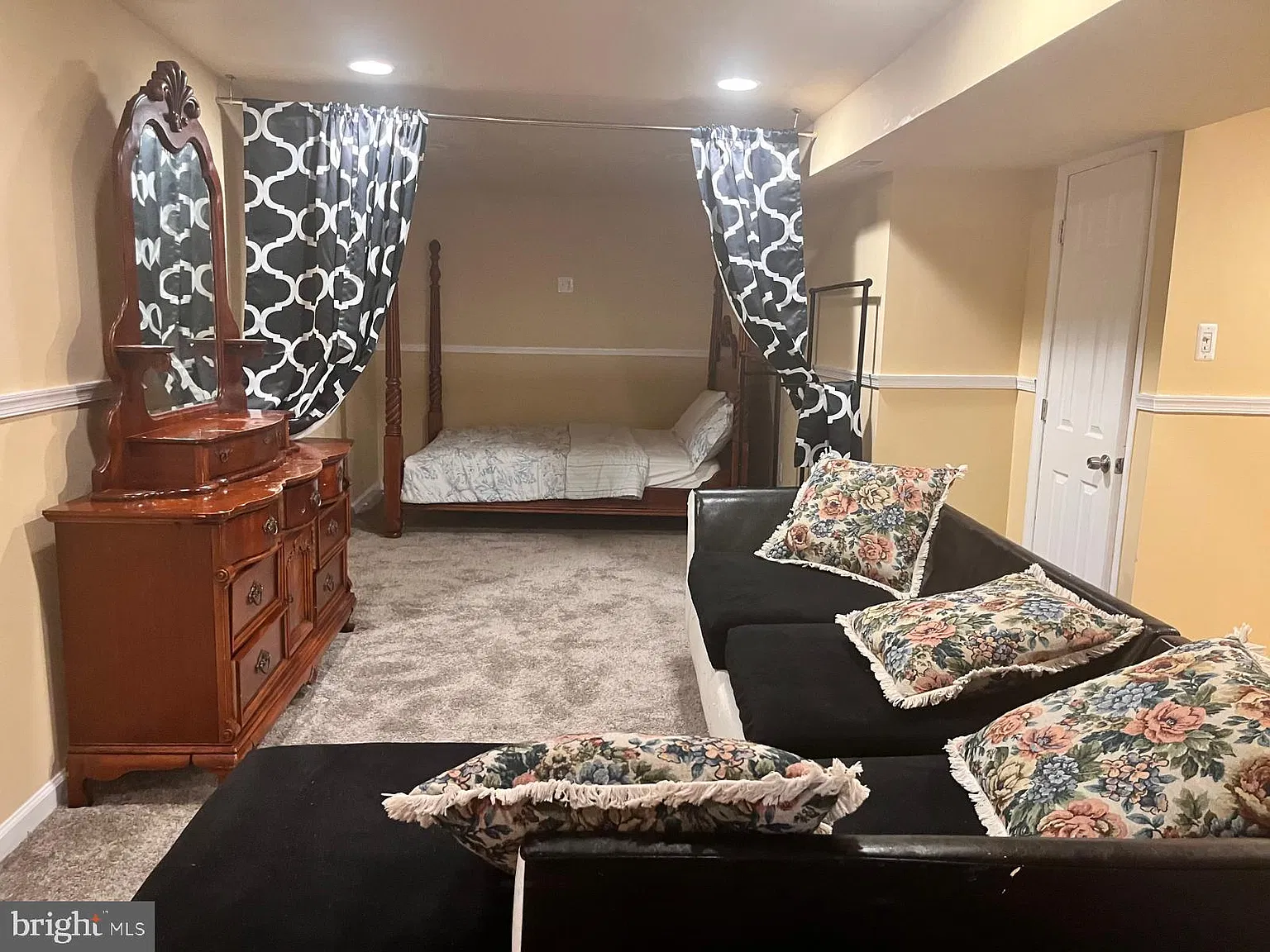 1 bed, 1.0 bath, 2288 sqft, $1,400 — Photo 2