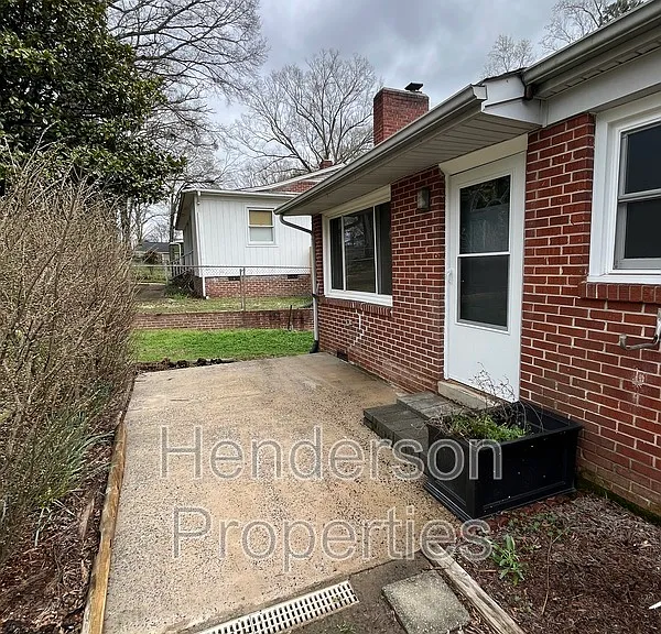 1506 Seigle Ave — Photo 2