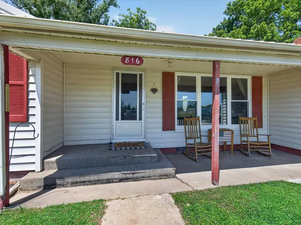 816 S Maple St, Nowata, OK 74048