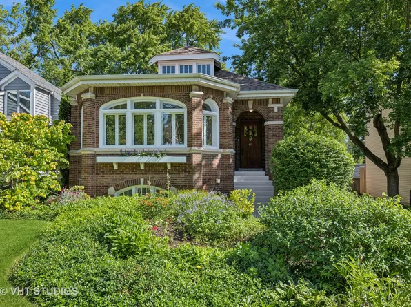 418 E Sunnyside Ave, Libertyville, IL 60048