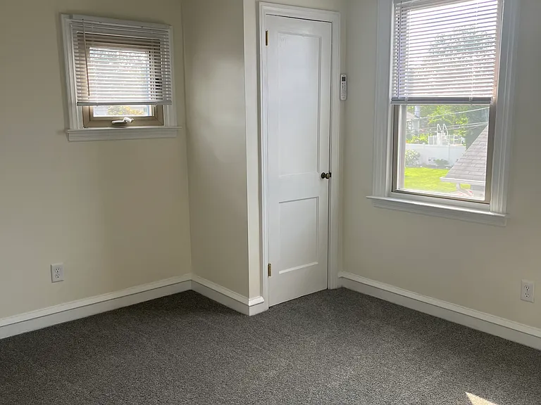 803 Burke St — Photo 9