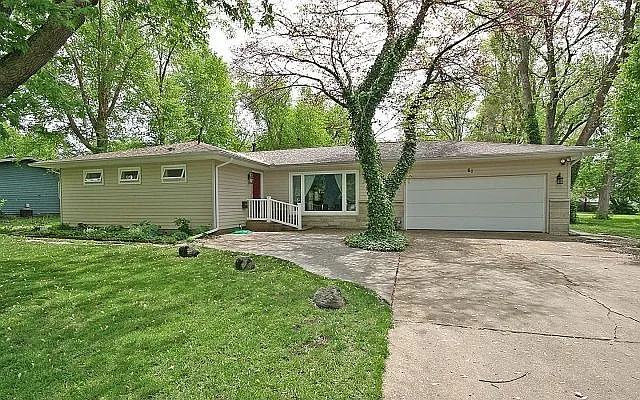 61 Emerson Dr photo 1